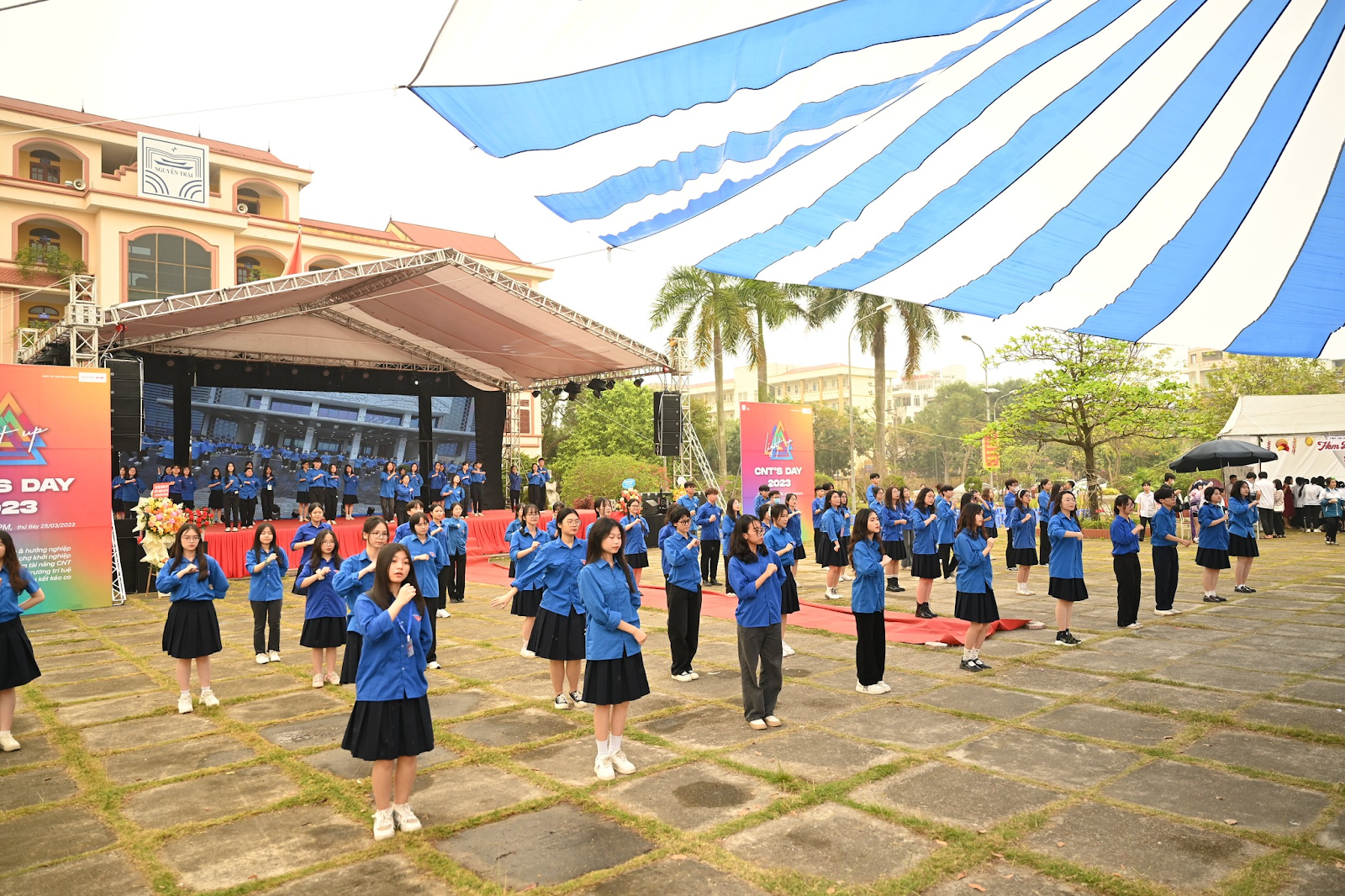Bài dự thi cuộc thi "LEAD WITH LOF" - Trường Trung học Phổ thông Chuyên Nguyễn Trãi, Hải Dương
